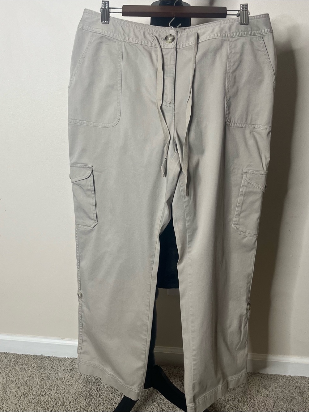 L.L.‎ Bean Women’s Favorite Fit Khaki High Rise Roll Tab Cargo Pants Sz 14 - Picture 3 of 10